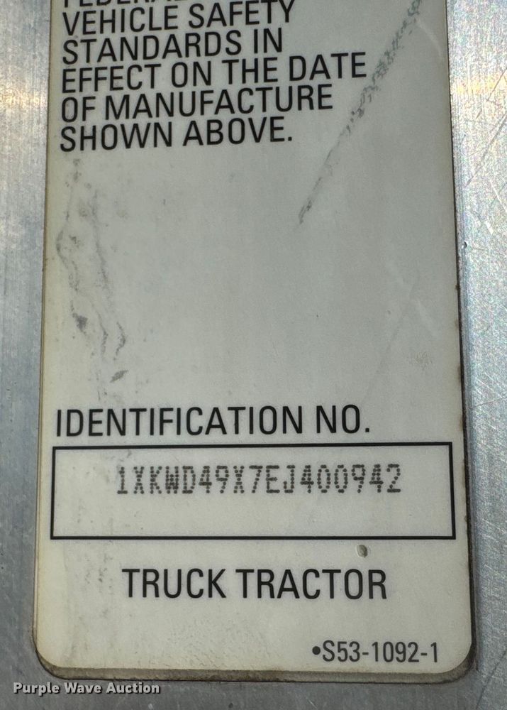 image for item ET4372 2014 Kenworth W900 semi truck