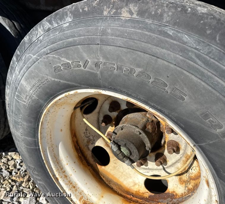 image for item ET4373 2016 Hyundai VI2530152 –AJS dry van trailer