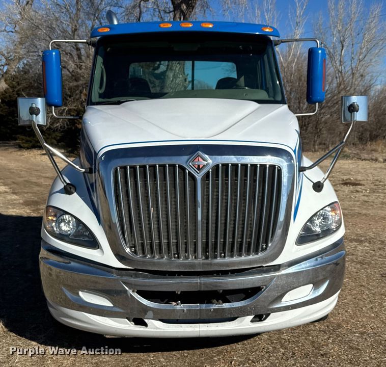 image for item ET4380 2010 International Prostar Premium semi truck