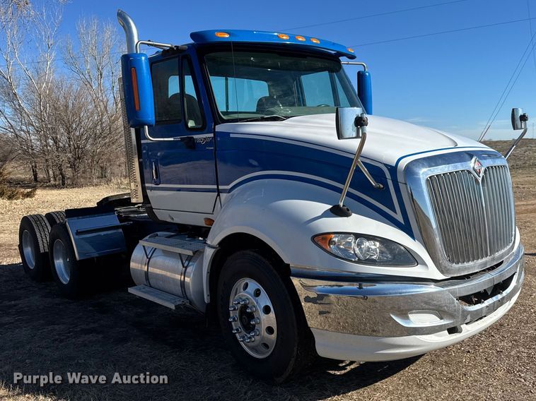 image for item ET4380 2010 International Prostar Premium semi truck