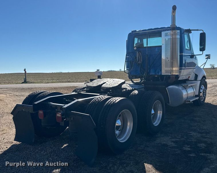 image for item ET4380 2010 International Prostar Premium semi truck