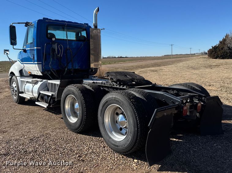 image for item ET4380 2010 International Prostar Premium semi truck