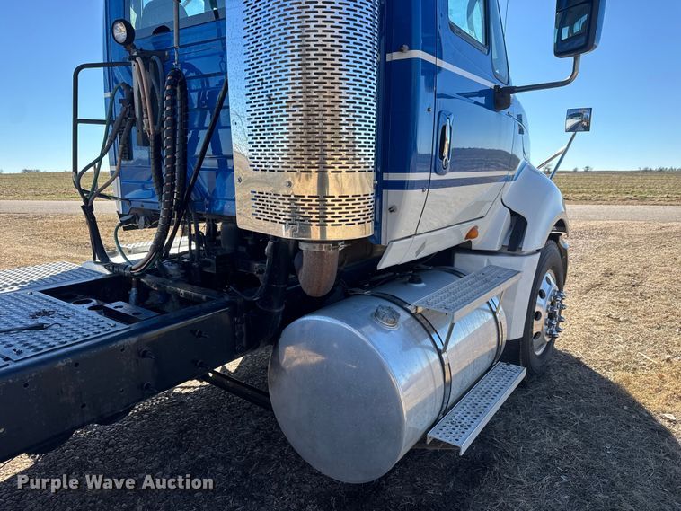 image for item ET4380 2010 International Prostar Premium semi truck