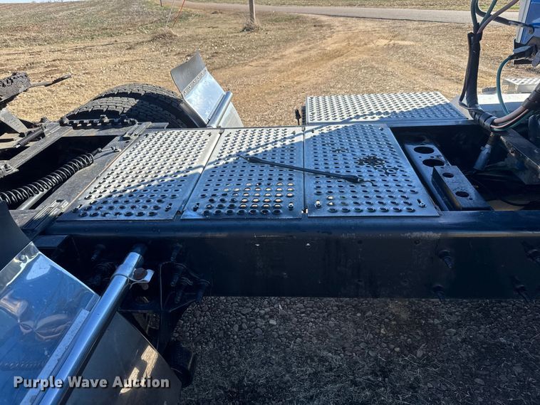 image for item ET4380 2010 International Prostar Premium semi truck