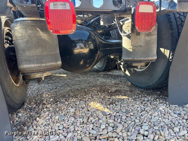 image for item ET4380 2010 International Prostar Premium semi truck