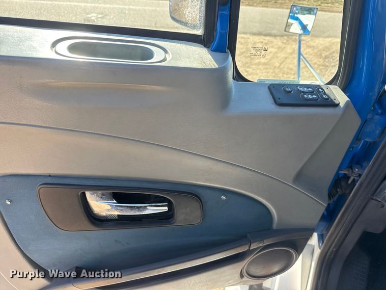 image for item ET4380 2010 International Prostar Premium semi truck