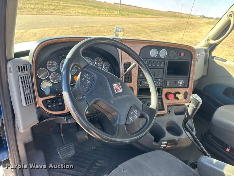 image for item ET4380 2010 International Prostar Premium semi truck