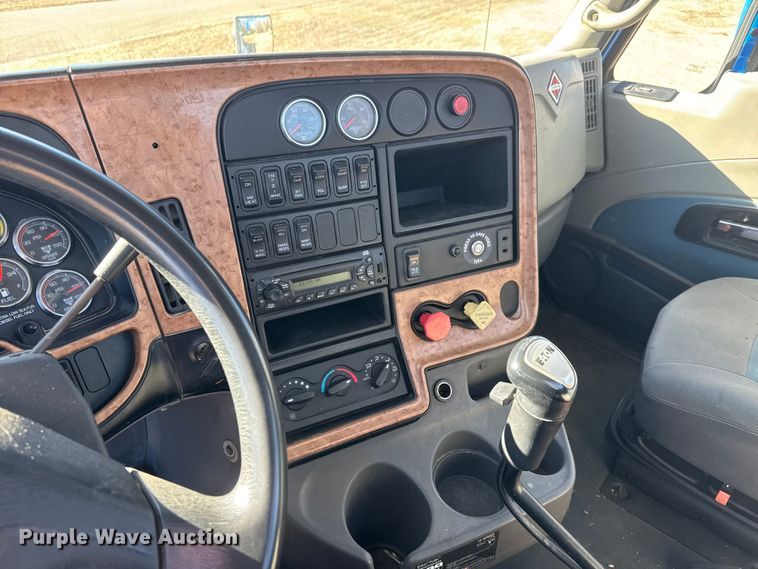 image for item ET4380 2010 International Prostar Premium semi truck