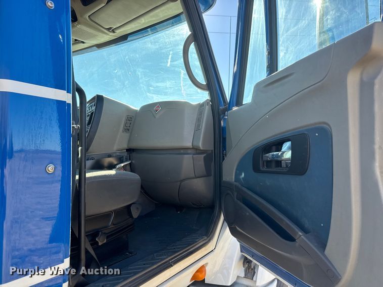 image for item ET4380 2010 International Prostar Premium semi truck