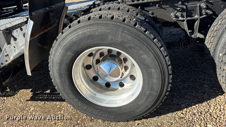 image for item ET4380 2010 International Prostar Premium semi truck