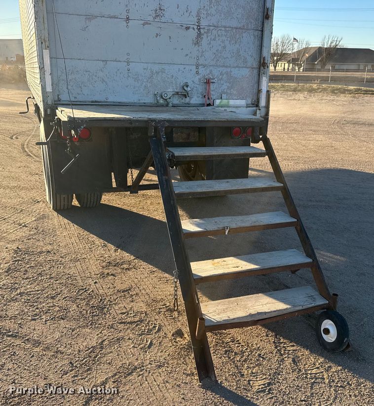 image for item ET4383 1984 Trailmobile dry van trailer