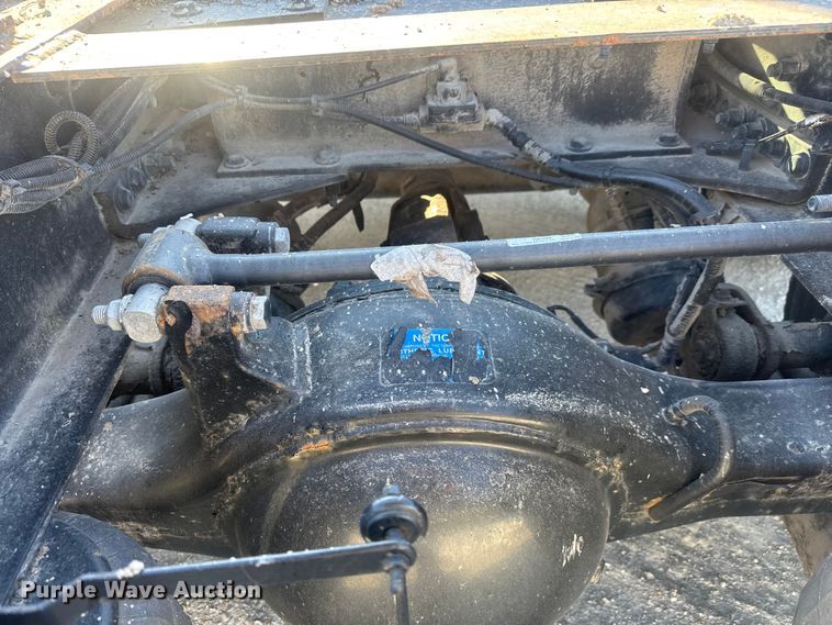 image for item ET4416 2016 Peterbilt 579 semi truck