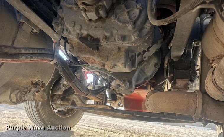 image for item ET4416 2016 Peterbilt 579 semi truck