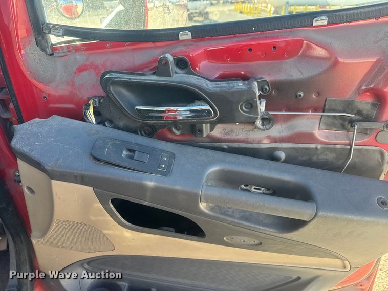 image for item ET4416 2016 Peterbilt 579 semi truck