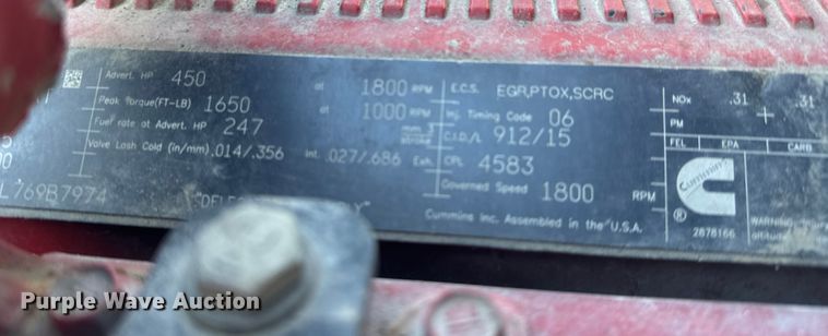 image for item ET4416 2016 Peterbilt 579 semi truck