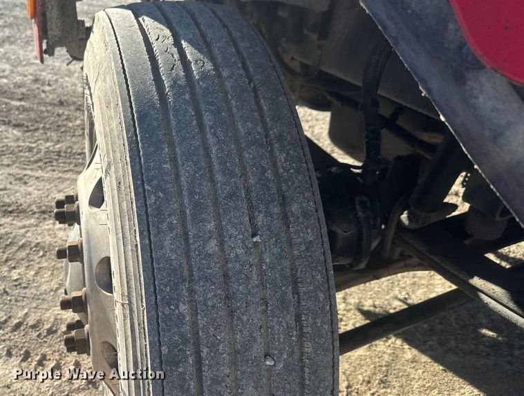 image for item ET4416 2016 Peterbilt 579 semi truck