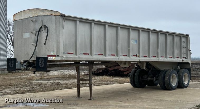 image for item ET6788 1980 Mate end dump trailer