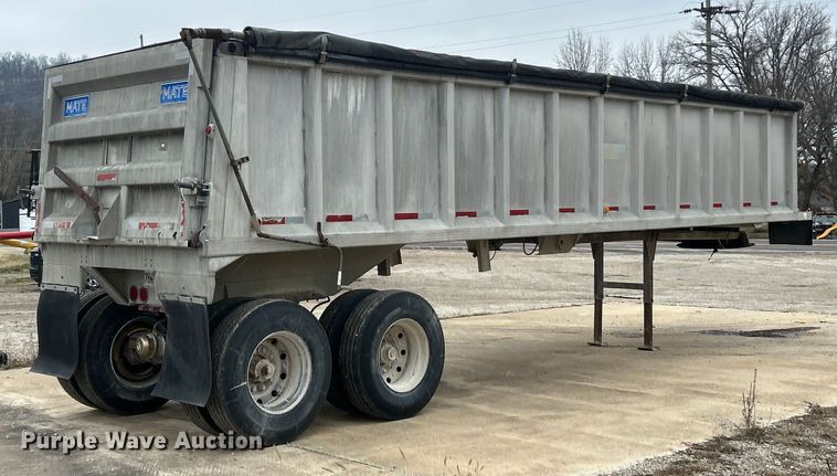 image for item ET6788 1980 Mate end dump trailer