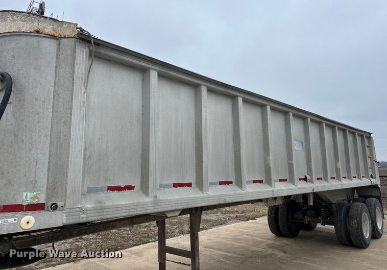 image for item ET6788 1980 Mate end dump trailer