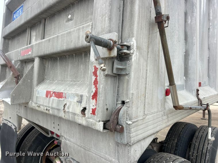 image for item ET6788 1980 Mate end dump trailer