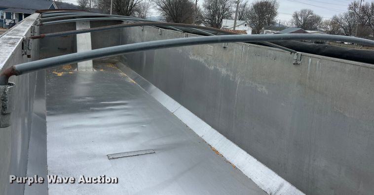 image for item ET6788 1980 Mate end dump trailer