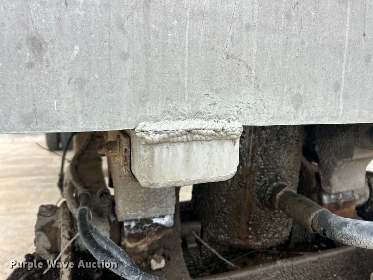 image for item ET6788 1980 Mate end dump trailer