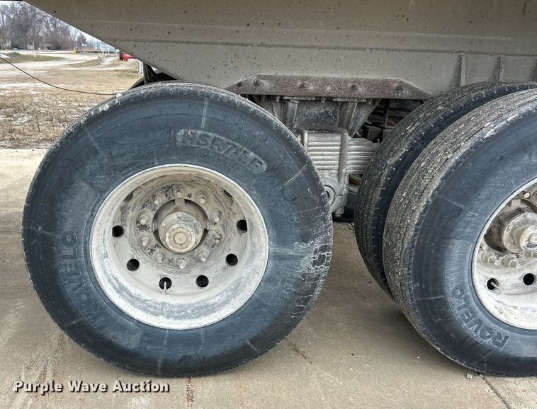 image for item ET6788 1980 Mate end dump trailer