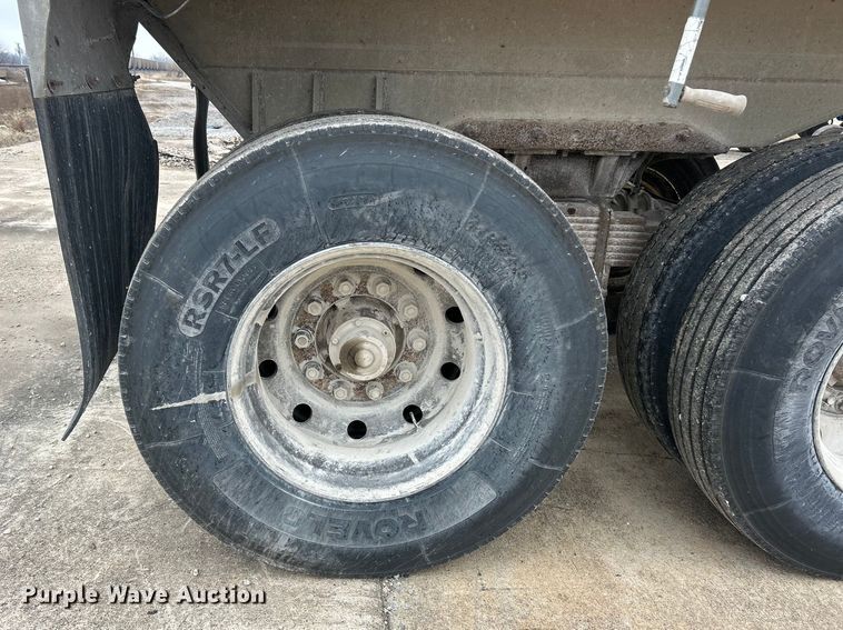 image for item ET6788 1980 Mate end dump trailer