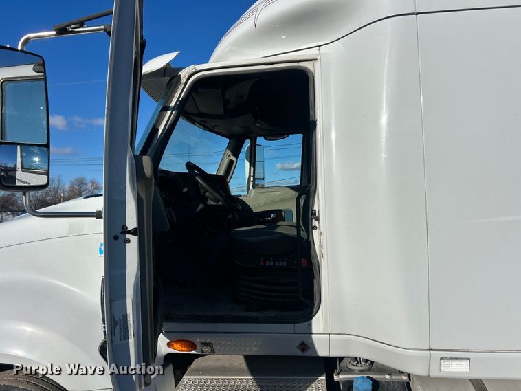 image for item ET6857 2014 International ProStar+122 semi truck