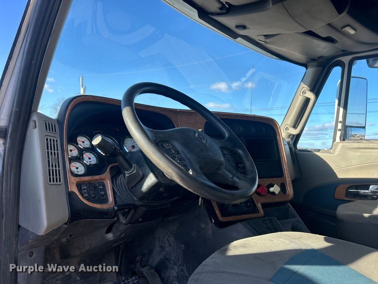 image for item ET6857 2014 International ProStar+122 semi truck