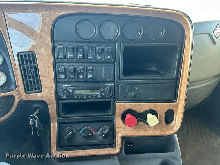 image for item ET6857 2014 International ProStar+122 semi truck