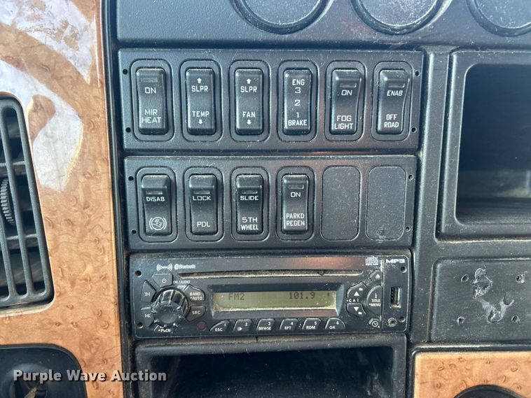 image for item ET6857 2014 International ProStar+122 semi truck