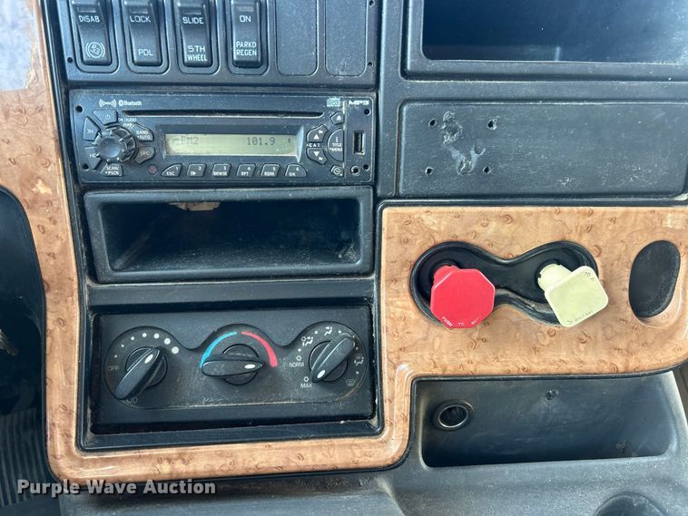 image for item ET6857 2014 International ProStar+122 semi truck