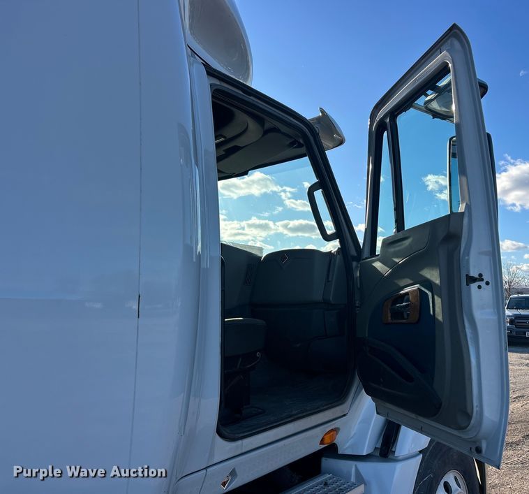 image for item ET6857 2014 International ProStar+122 semi truck