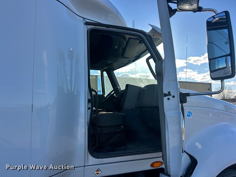 image for item ET6857 2014 International ProStar+122 semi truck