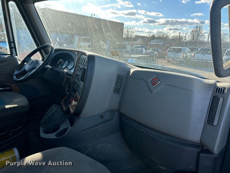 image for item ET6857 2014 International ProStar+122 semi truck