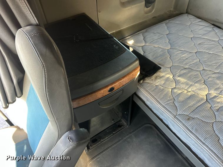 image for item ET6857 2014 International ProStar+122 semi truck