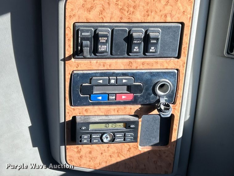 image for item ET6857 2014 International ProStar+122 semi truck