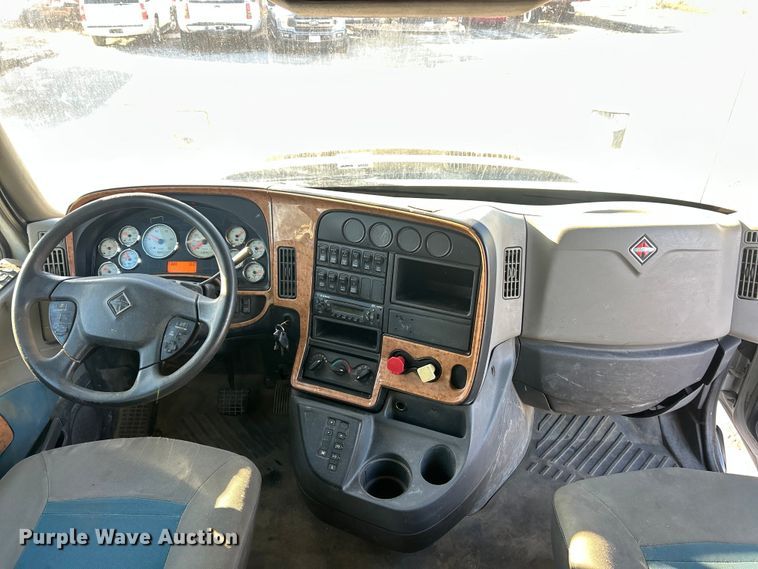 image for item ET6857 2014 International ProStar+122 semi truck