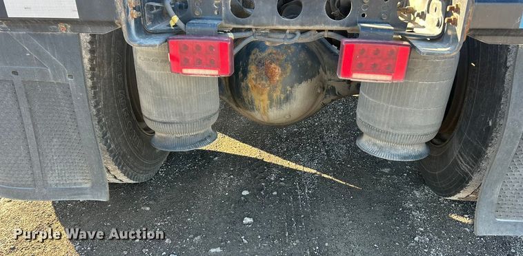 image for item ET6857 2014 International ProStar+122 semi truck