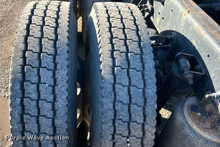 image for item ET6857 2014 International ProStar+122 semi truck