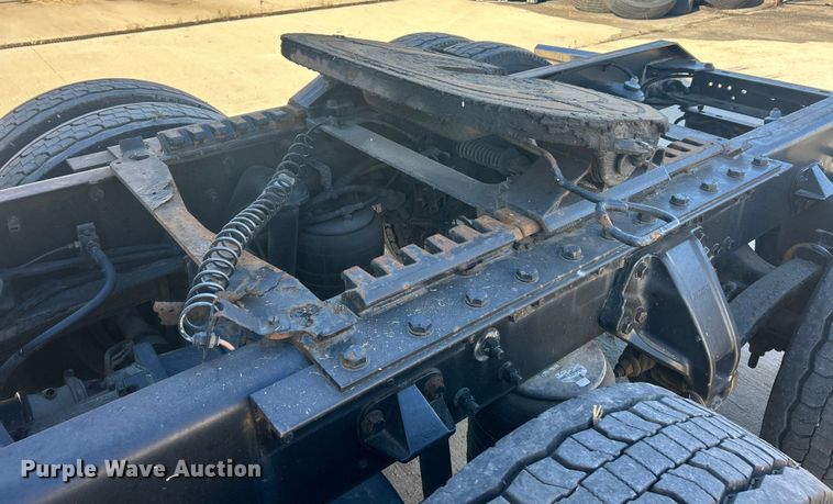 image for item ET6861 2015 Kenworth T680 semi truck