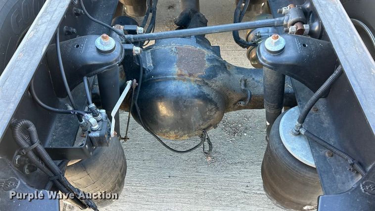 image for item ET6861 2015 Kenworth T680 semi truck