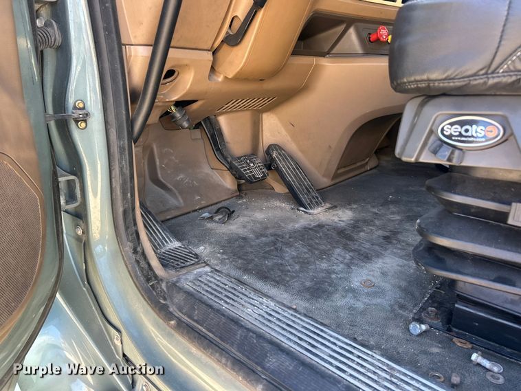 image for item ET6861 2015 Kenworth T680 semi truck