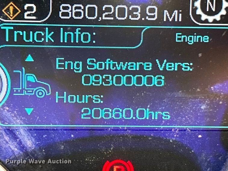 image for item ET6861 2015 Kenworth T680 semi truck