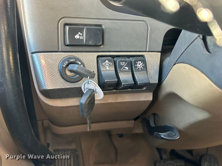 image for item ET6861 2015 Kenworth T680 semi truck