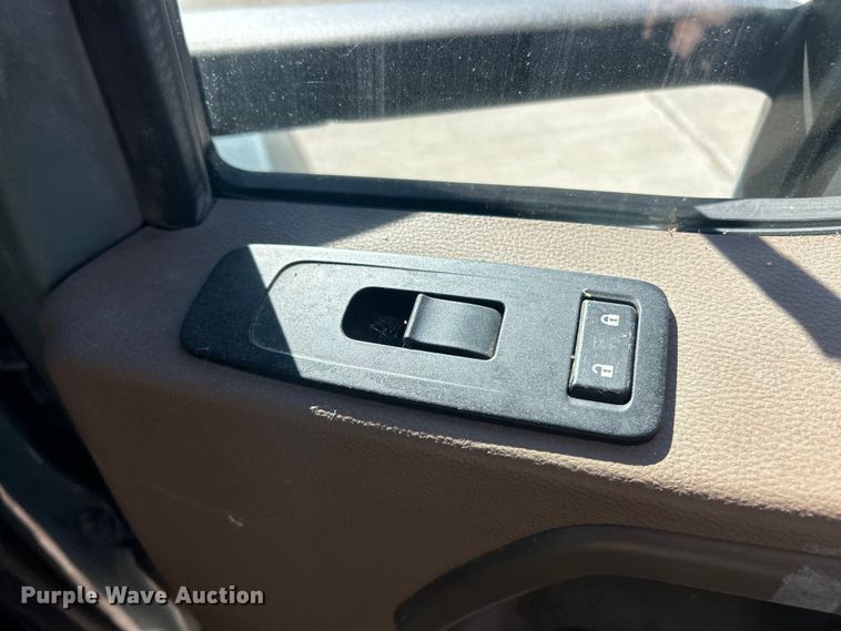 image for item ET6861 2015 Kenworth T680 semi truck