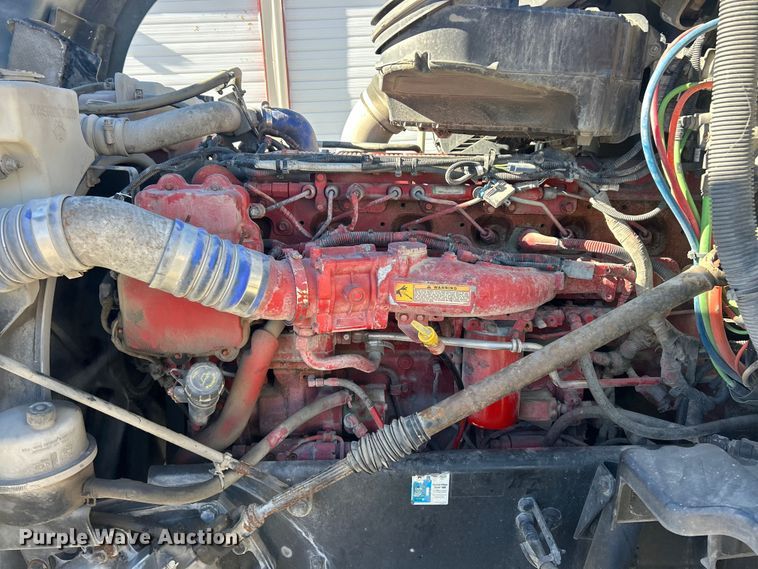 image for item ET6861 2015 Kenworth T680 semi truck