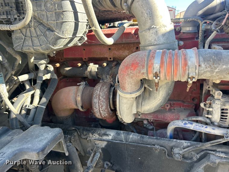 image for item ET6861 2015 Kenworth T680 semi truck