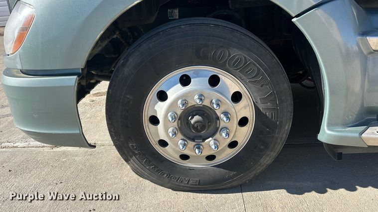 image for item ET6861 2015 Kenworth T680 semi truck